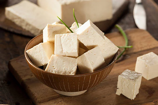 La joya alimentaria rica en calcio que en España no se usa y es mejor que la leche 1 Moncloa El tofu: una fuente sorprendente de calcio
