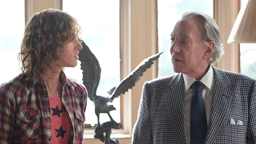 Dinero, poder y secretos: Así es la vida de una familia adinerada en la miniserie de Disney+ 2 Moncloa ¿De qué trata 'Trust', la espectacular miniserie de Disney+ que recomendamos?