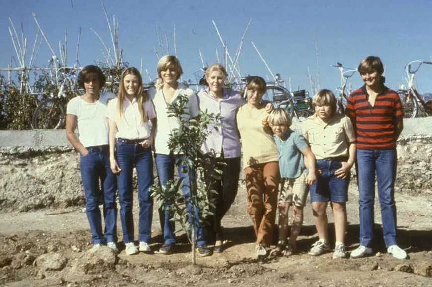 Cómo ver gratis 'Verano azul': La icónica serie española que vuelve 1 Moncloa Los detalles de cómo ver gratis 'Verano azul' en estos días de manera fácil y rápida