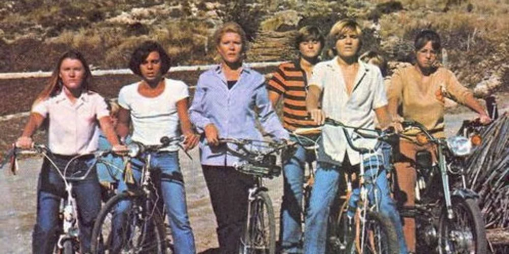 Cómo ver gratis 'Verano azul': La icónica serie española que vuelve 2 Moncloa Los detalles de 'Verano azul', la serie que todos deberían ver