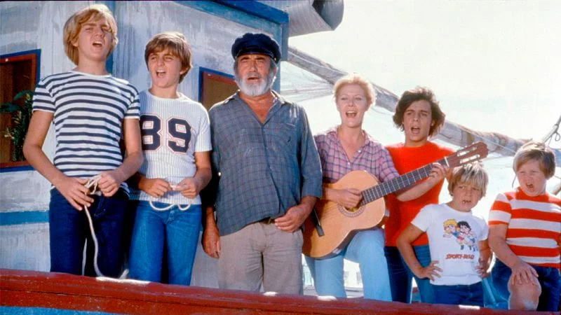 Cómo ver gratis 'Verano azul': La icónica serie española que vuelve