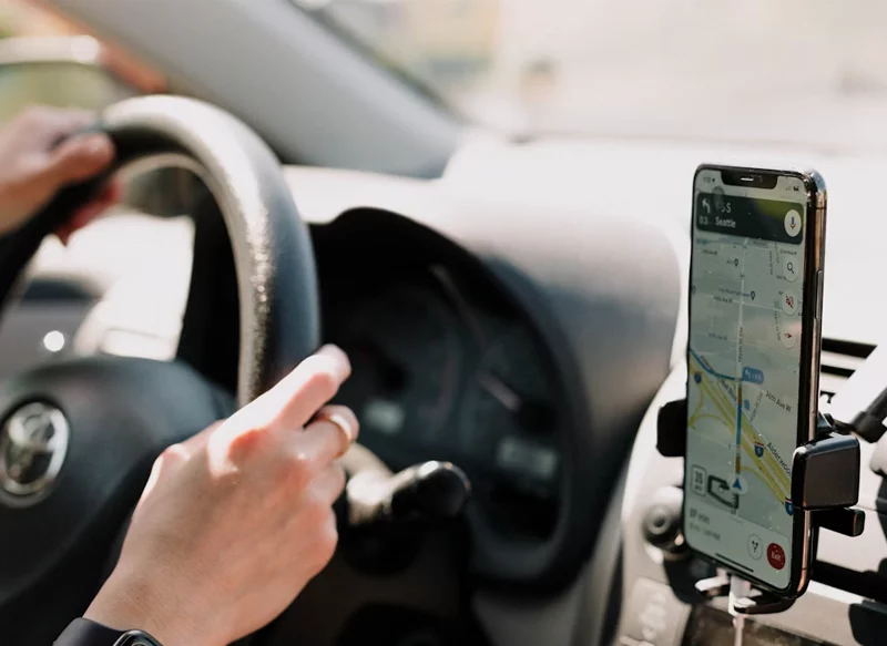 NUEVAS TECNOLOGÍAS EN GOOGLE MAPS Y WAZE