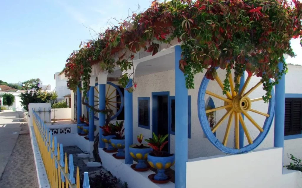 Isla de paz y playas: sin coches y a dos horas de Sevilla, un rincón portugués para visitar 1 Moncloa La isla de la paz y el camping más llamativo