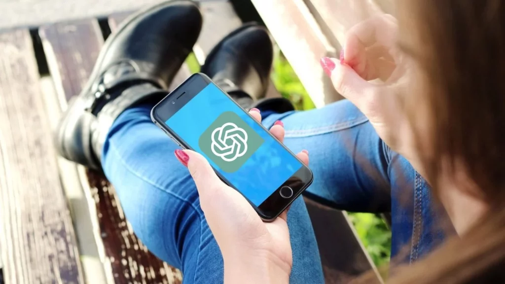 ChatGPT ya habla como un humano: conoce el nuevo modo conversacional de OpenAI que aterroriza a la ciencia 1 Moncloa Así funciona esta nueva herramienta de ChatGPT