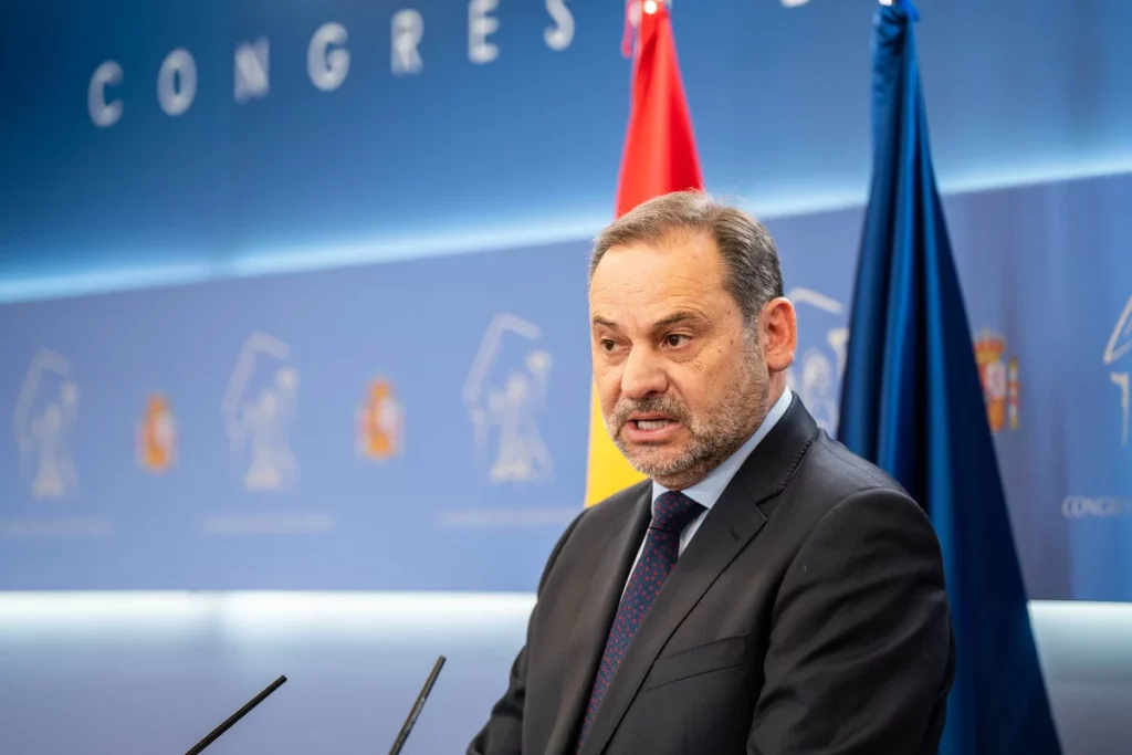 Ábalos encarga un peritaje para desmontar la auditoría de Puente ante la Audiencia Nacional 1 Moncloa José Luis Ábalos, exministro de Fomento y diputado en el grupo mixto