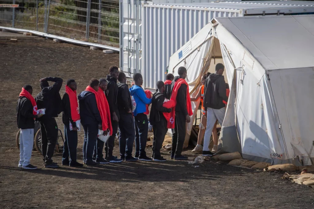 Feijóo arremete contra el Gobierno por su falta de autoridad ante la crisis ferroviaria 2 Moncloa El CATE en El Hierro en Canarias, en precarias condiciones de seguridad y salubridad (Fuente: Agencias)