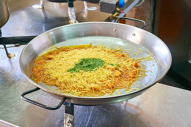 Fideuá de champiñones fácil y deliciosa para los días de pereza en la cocina 1 Moncloa Un plato sencillo y lleno de sabor