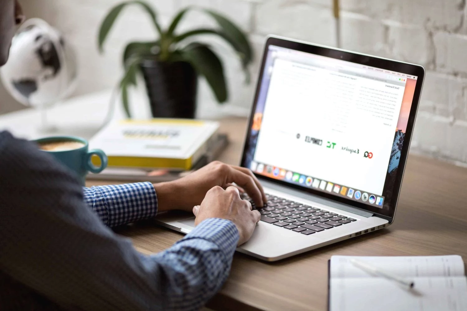 El abecedario español está incompleto: la letra eliminada hace siglos y su efecto en el lenguaje 1 Moncloa ORIGEN Y USO DE LA CEDILLA