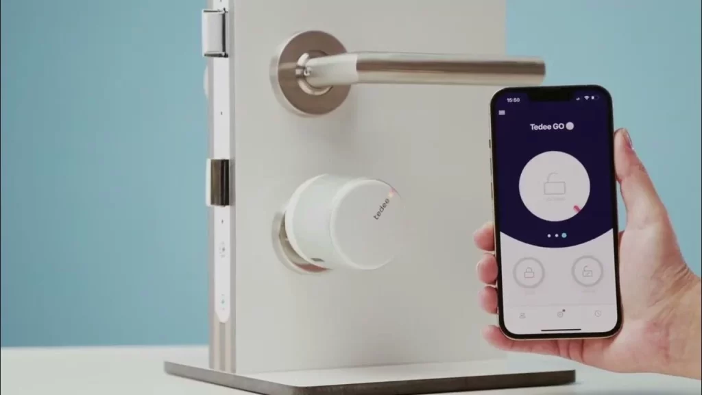 Adiós a las llaves de casa: Así son las cerraduras digitales que están arrasando en España 1 Moncloa Así son las cerraduras digitales, el invento que quiere reemplazar a las llaves