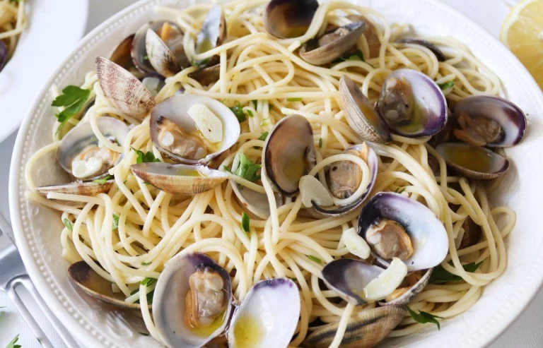 Esta forma de hacer espaguetis con almejas cautivará a todos tus invitados Esta forma de hacer espaguetis con almejas cautivará a todos tus invitados