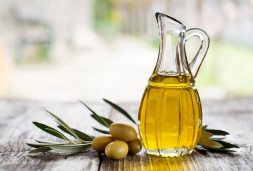 El superalimento español que promete más energía que el café y te dura todo el día 1 Moncloa ¿Por qué el aceite de oliva es un superalimento ideal para sustituir al café?