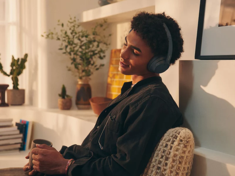 50 horas de autonomía por 39 euros: los auriculares que están reventando Amazon 1 Moncloa 50 horas de batería y carga rápida