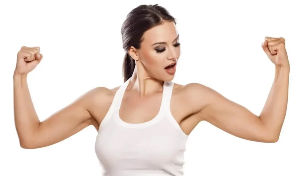 Adiós a la flacidez de los brazos con esta rutina de yoga sin equipos 2 Moncloa Otros tips para acabar con la flacidez de los brazos