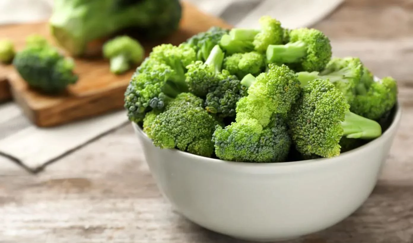 Brócoli picante al grill en freidora de aire: tu snack perfecto en solo 8 minutos 2 Moncloa Un toque final irresistible para el brócoli picante