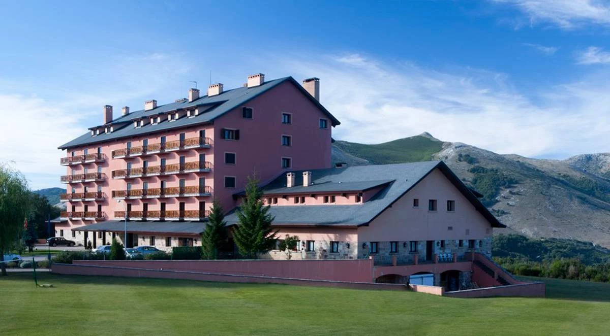 parador-españa.webp Conoce el Parador más asequible de España con vistas maravillosas a la naturaleza