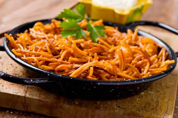 Fideuá de champiñones fácil y deliciosa para los días de pereza en la cocina 2 Moncloa El toque final para una fideuá perfecta