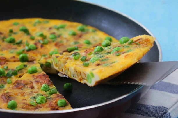 Frittata de harina de garbanzos: una alternativa vegana perfecta que puedes preparar en minutos