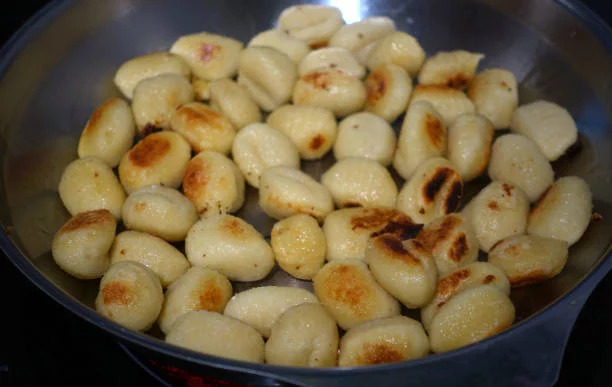 Sabor italiano en tu mesa: Gnocchis en sartén en 15 minutos 1 Moncloa Ingredientes para unos gnocchis en sartén perfectos