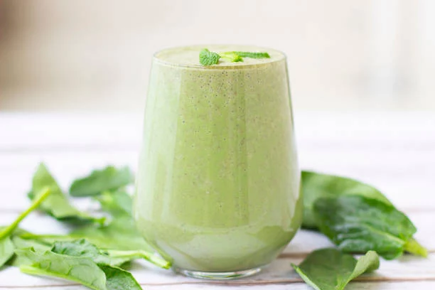 Smoothie de mango y espinacas: el cóctel de energía que despierta tus sentidos 2 Moncloa Beneficios del smoothie energético para tu salud