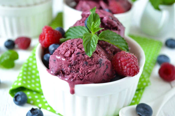 El helado de frutos rojos casero que se convertirá en tu aliado contra el calor 2 Moncloa Un postre saludable y refrescante