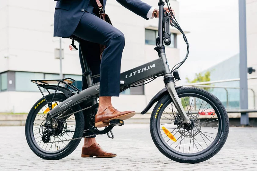 El Corte Inglés liquida la bicicleta eléctrica plegable más vendida de su tienda web y agotada en Decathlon 1 Moncloa Plegable, con una batería premium y muy cómoda