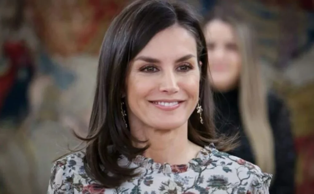 Piel luminosa como Letizia: el ejercicio de yoga facial que te brindará un rostro digno de la realeza 2 Moncloa ¿Por qué estos ejercicios te brindarán un piel como la de Letizia?