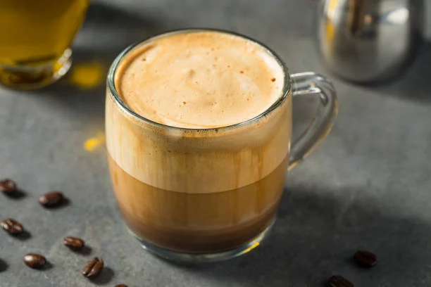 Qué es el oleato y por qué está de moda añadir aceite de oliva al café 2 Moncloa Beneficios y curiosidades del oleato en el café