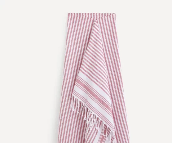 Todo listo para la temporada de baño con las toallas y capazos de El Corte Inglés 3 Moncloa pareo playa Moncloa