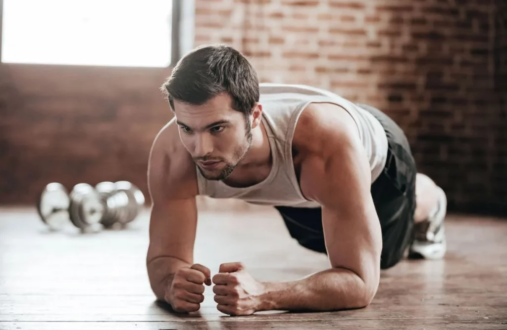 Harvard aconseja este ejercicio para deshacerte de la 'tripa cervecera' en 48 horas 1 Moncloa ¿Por qué Harvard recomienda las planchas abdominales para acabar con la "tripa cervecera"?