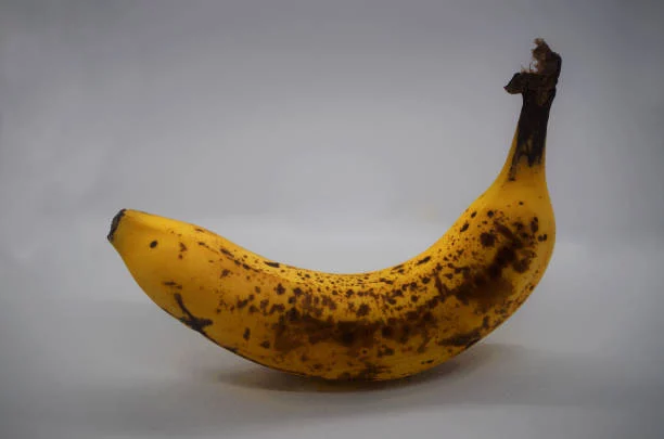 La fruta que ningún diabético debería comer: dispara el azúcar en sangre al máximo en minutos 1 Moncloa El impacto del plátano maduro en el azúcar en sangre