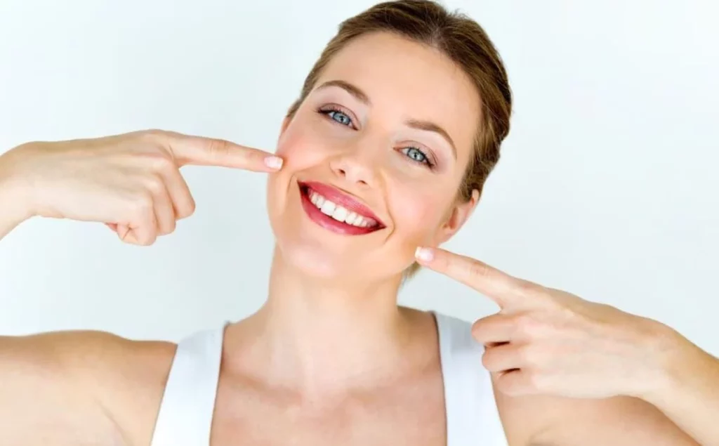 La clave para una sonrisa perfecta: el remedio casero que todos los dentistas aprueban 1 Moncloa Esta es la técnica de las abuelas para tener una sonrisa perfecta