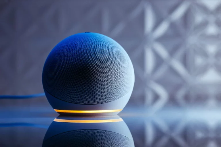 Google Home y Alexa espían tu casa: 9 de cada 10 españoles no cambian la contraseña inicial, y lo solucionas así de simple