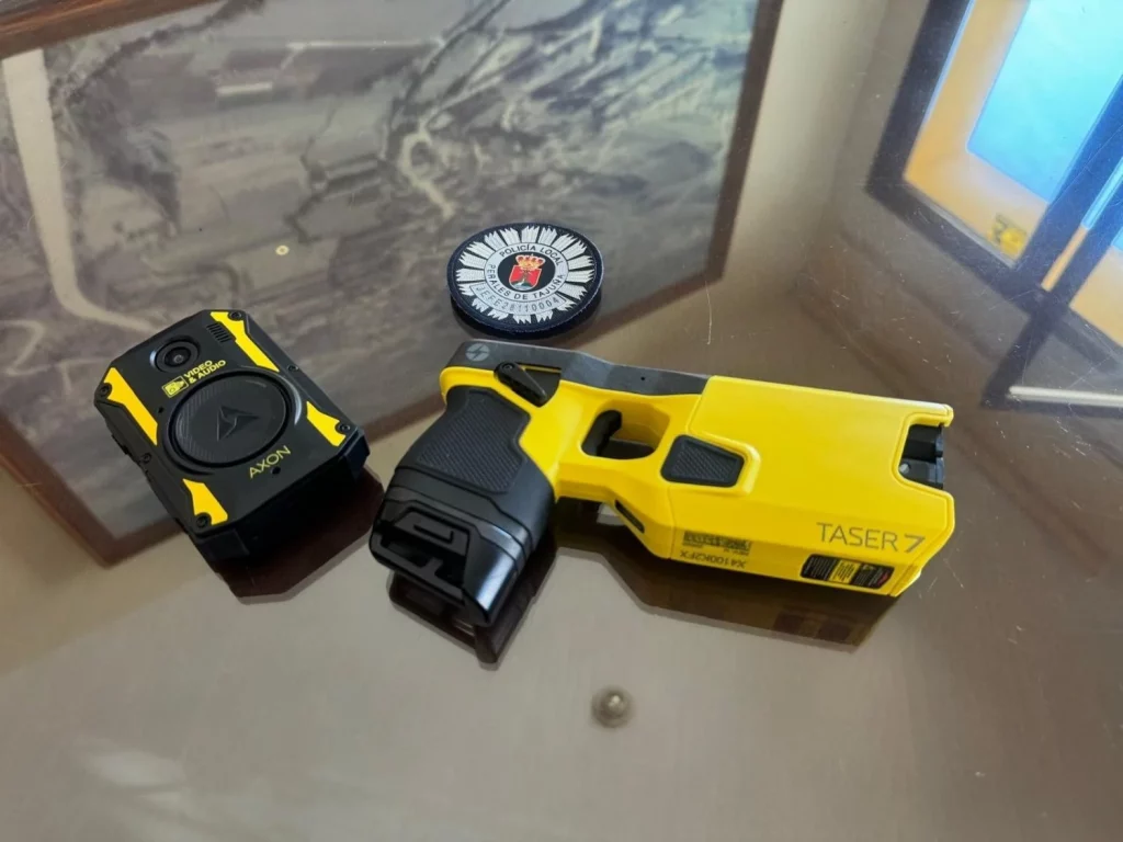 Los guardias civiles reclaman una provisión de pistolas táser a Marlaska 2 Moncloa EuropaPress 6079295 policia local perales tajuna incorpora pistola electronica camara patrullas Moncloa