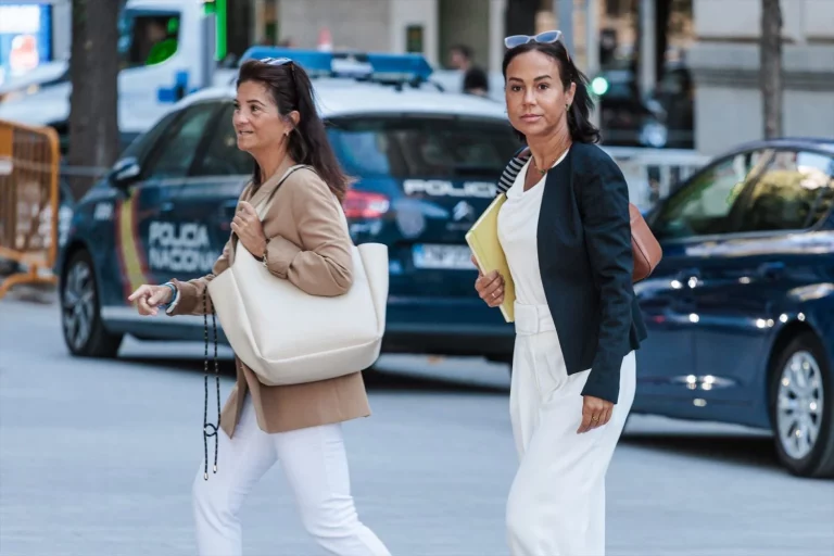 ADIF entrega en el Supremo un nuevo pendrive con los dos contratos de Murcia