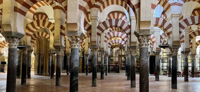 La ciudad andaluza 33 iglesias que respira historia y que deberías visitar este verano
