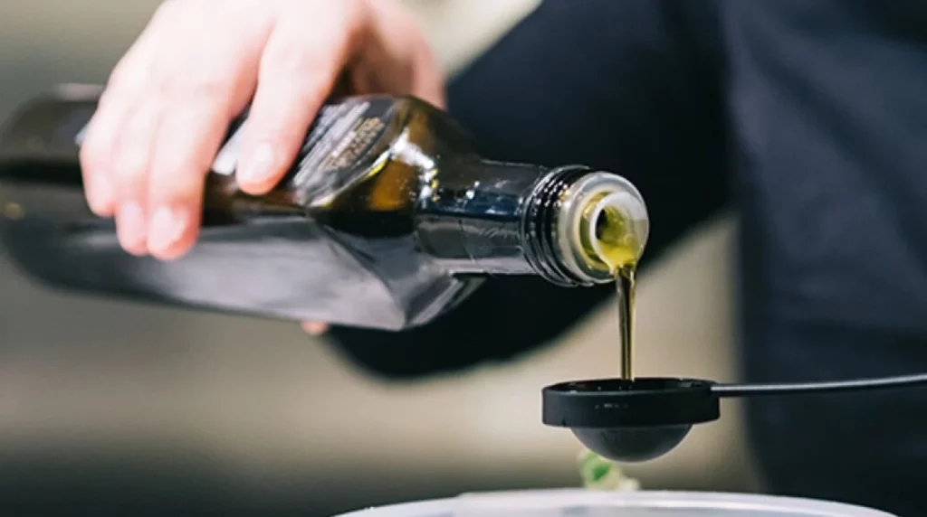 El truco para saber si un aceite de oliva es de calidad: fíjate en este detalle 2 Moncloa Otros aspectos que debes tomar en cuenta al comprar aceite de oliva