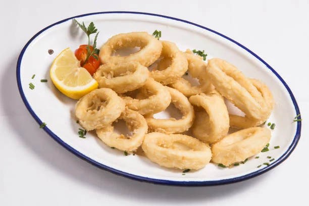 El paso a paso para conseguir calamares a la andaluza crujientes y tiernos en casa 2 Moncloa El arte de la fritura perfecta