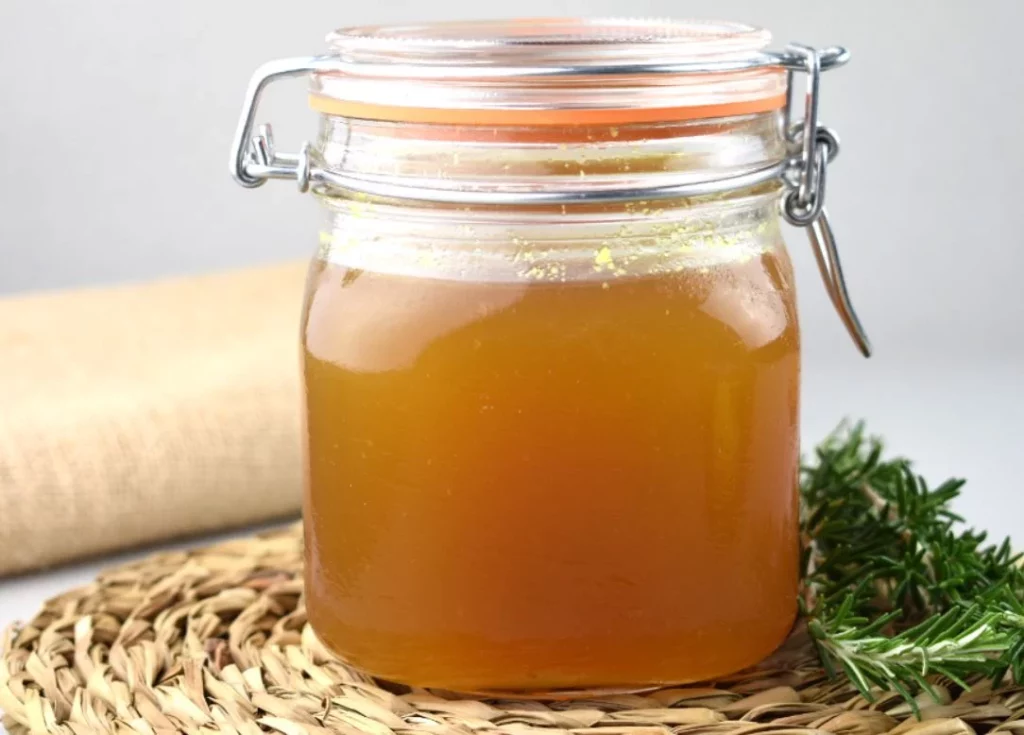 Prepara en casa este caldo vitamínico y llena tu piel de colágeno de manera natural 5 Moncloa ¿Cómo consumir el caldo de huesos?