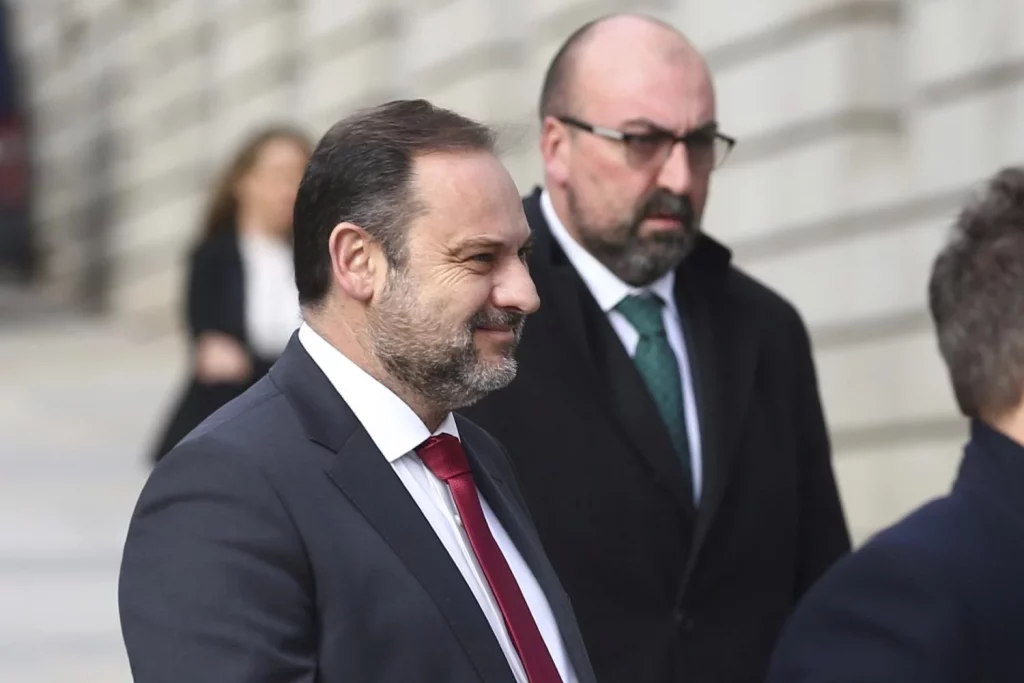 Caso Koldo: Ábalos contraataca y ahora pide recuperar su correo electrónico 1 Moncloa El ex ministro Ábalos y su asesor Koldo García.