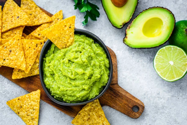 El truco fácil para hacer el mejor guacamole casero con auténtico sabor mexicano 5 Moncloa Cómo coronar tu guacamole como un chef