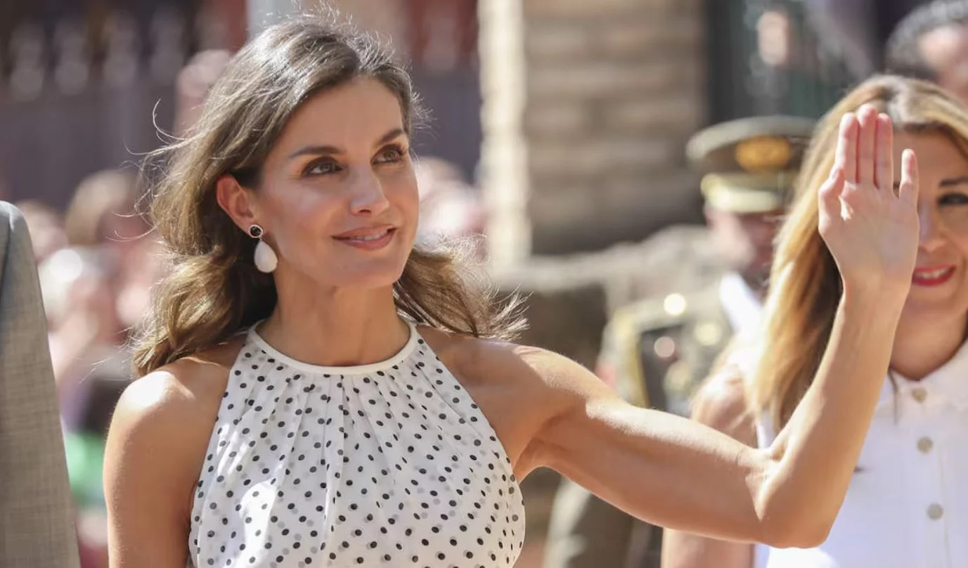 Consigue unos hombros como los de la reina Letizia con estos 5 ejercicios sencillos 2 Moncloa La reina Letizia luciendo sus hombros bien tonificados. Fuente propia