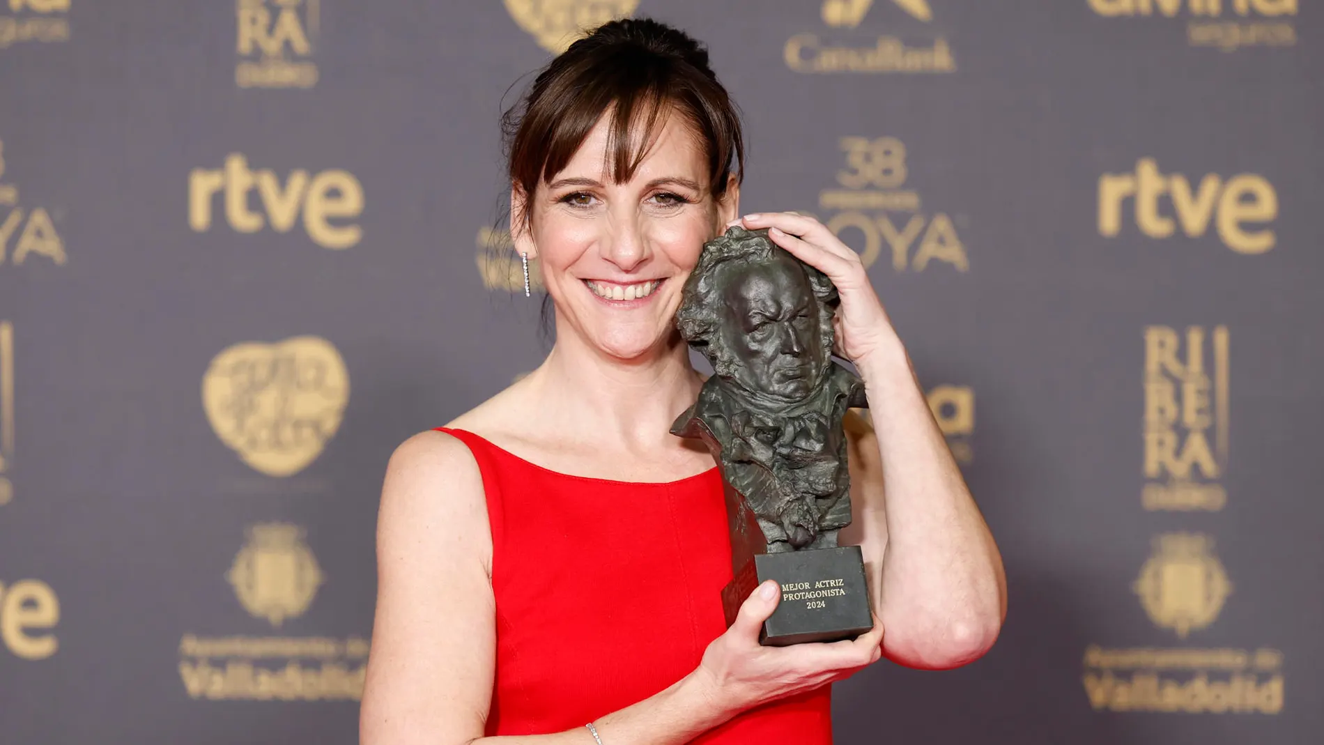 La actriz que acompaña a Poga durante todo el apocalipsis español