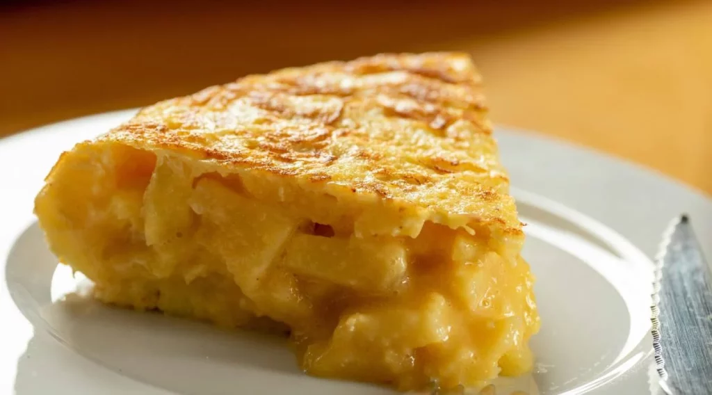 La tortilla de patatas pierde el primer puesto: el CIS revela el nuevo plato favorito de los españoles 2 Moncloa Ni tortilla ni paella: las preferencias de los españoles cambiaron, según el CIS