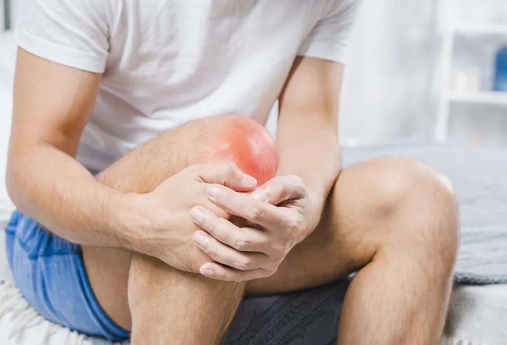 Alivia el dolor de rodillas en 5 minutos con esta postura de yoga para todas las edades 1 Moncloa Así es la postura el dolor de rodillas