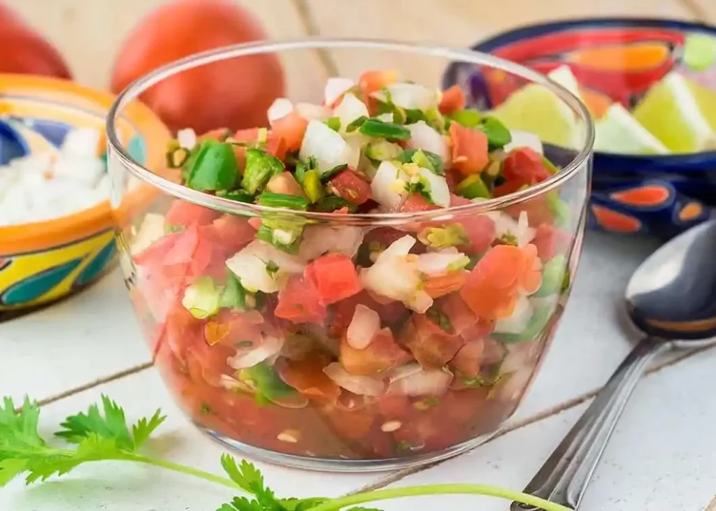 Papillote de pescado a la criolla en 5 minutos: fácil y rápido en freidora de aire 2 Moncloa La clave: la salsa criolla sobre el pescado