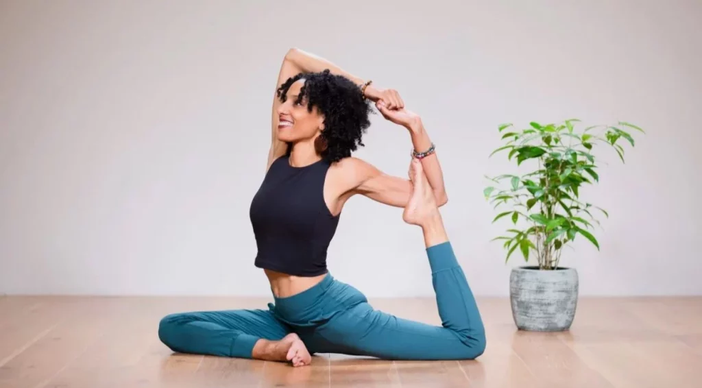 Letizia y su rutina matutina anti-flacidez: el ejercicio avalado por especialistas que puedes probar hoy mismo 1 Moncloa Así es la rutina de yoga que la reina Letizia realiza