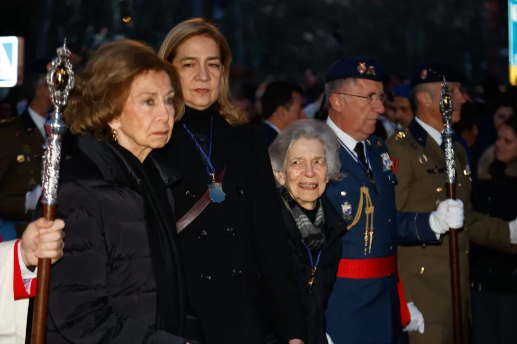 Los 86 años de la Reina Sofía: los escándalos de su marido no enturbian su imagen 2 Moncloa EuropaPress 5855383 reina dona sofia infanta cristina irene grecia participan procesion cristo Moncloa