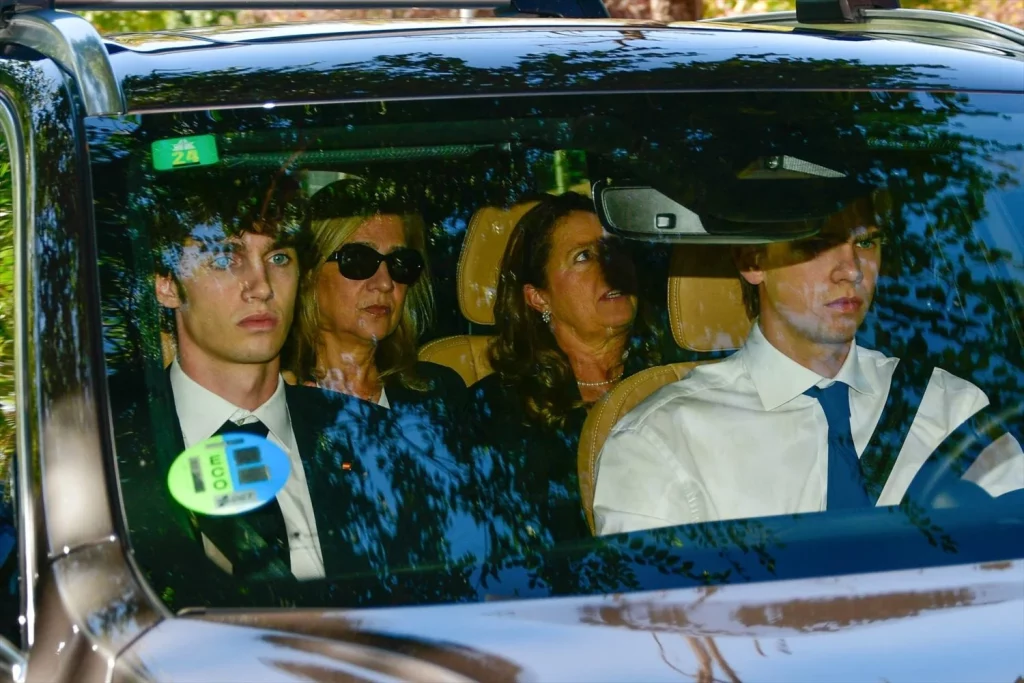 Los extraños movimientos de la Infanta Cristina: un piso en Barcelona, es la clave 2 Moncloa EuropaPress 6198173 miguel urdangarin pablo urdangarin alexia grecia infanta cristina llegan Moncloa