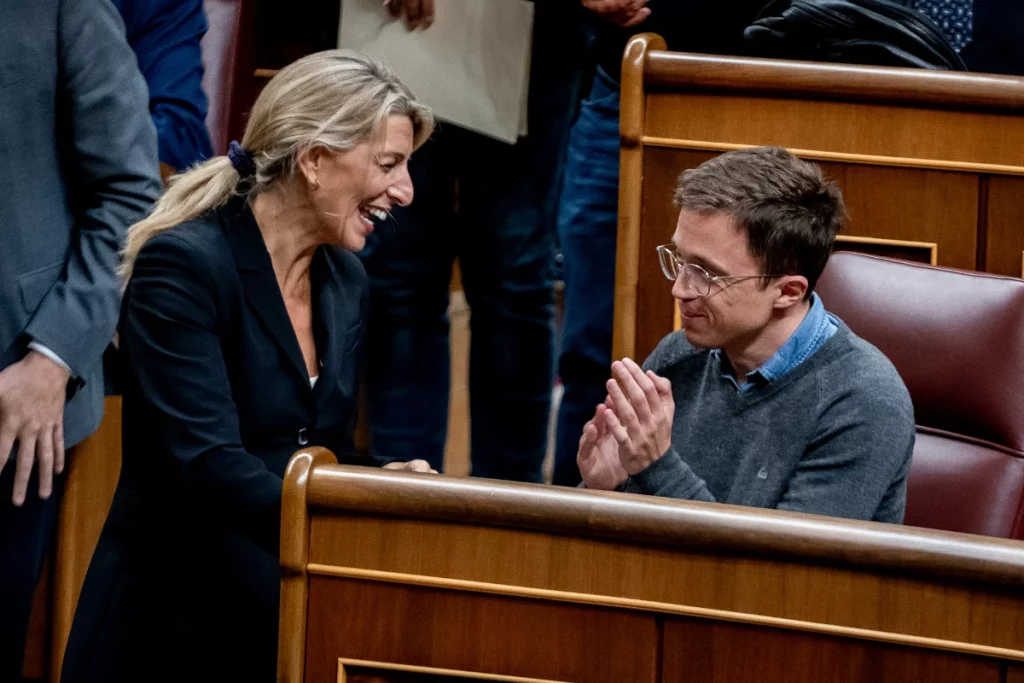 Yolanda Díaz e Íñigo Errejón riendo en el Congreso de los Diputados hace apenas un mes