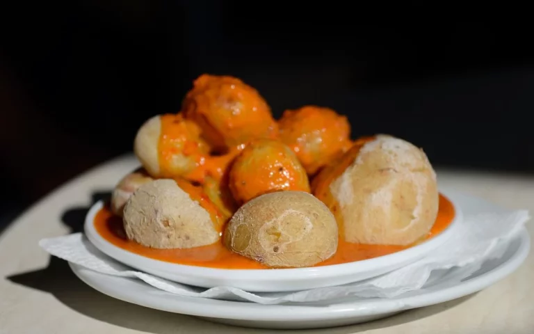 Receta para hacer las auténticas papas arrugadas con mojo, como si estuvieras en las Islas Canarias Receta para hacer las auténticas papas arrugadas con mojo, como si estuvieras en las Islas Canarias